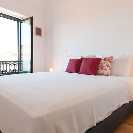 Youropo - Typical House Daire